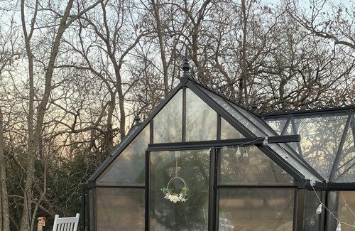 Lawrence Bed & Breakfast | Rustic Glamping Under the Stars