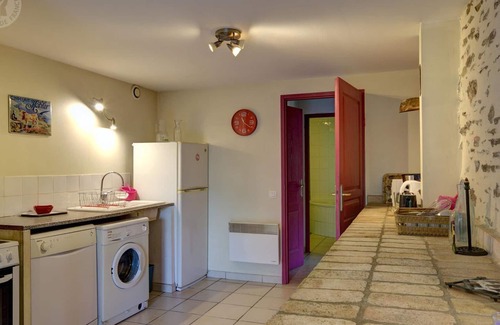 La Terrasse-sur-Dorlay Cottage | Rustic house near Saint-Étienne, family-friendly, pets allowed
