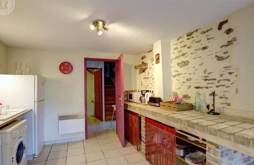 La Terrasse-sur-Dorlay Cottage | Rustic house near Saint-Étienne, family-friendly, pets allowed