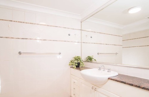 Randwick Apartment | Rustic Hardwood 2 Bedroom Apartment in Randwick