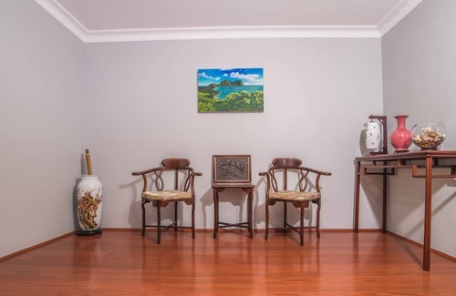 Randwick Apartment | Rustic Hardwood 2 Bedroom Apartment in Randwick