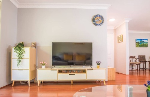 Randwick Apartment | Rustic Hardwood 2 Bedroom Apartment in Randwick