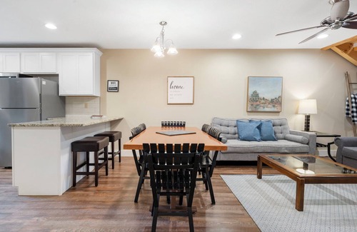 Branson House | Rustic Hickory Hideaway