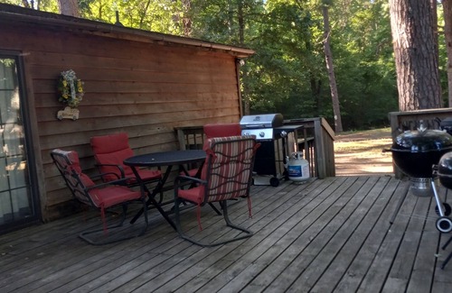 Morrilton House | Rustic Hide Away House near Petit Jean State Park!