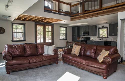 San Marcos House | ⭐️Rustic Hill Country Barn retreat on acreage⭐️