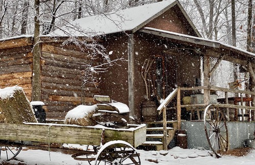 Berryville Cabin | Rustic & historic cabin with firepit, private hot tub, front porch, river access