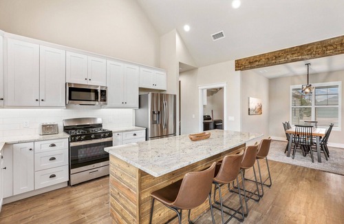 Williams House | Rustic Home - Central AC, Game room, 4BR, Sleeps10