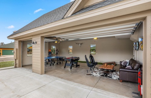 Williams House | Rustic Home - Central AC, Game room, 4BR, Sleeps10
