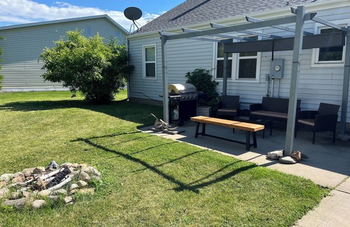 Riverdale House | Rustic home only 5 minutes from Lake Sakakawea & Missouri River! Pet-friendly.