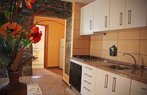 Prazeres Cottage | Rustic House Raposeira Chloe