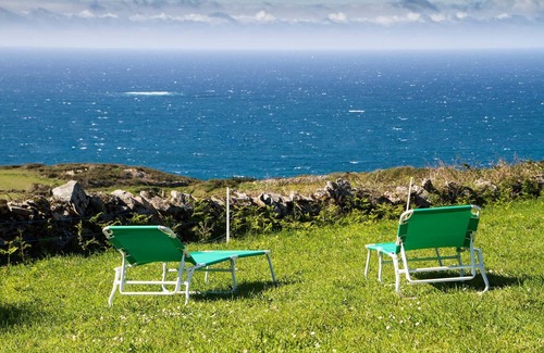 Frije House | Rustic house with private grounds and sea views, located in the Cape Touriñán