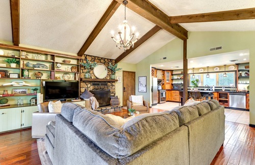 Iuka Cabin | Rustic Iuka Retreat ~ 1/2 Mi to Pickwick Lake!