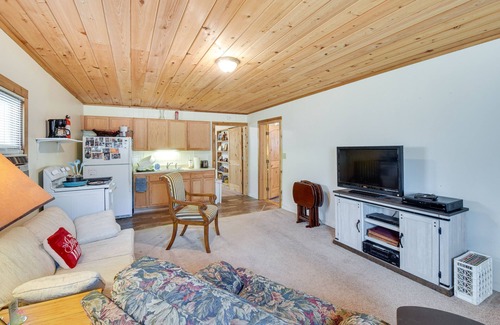 Arcade Apartment | Rustic Jefferson Retreat w/Fire Pit: Near Athens!