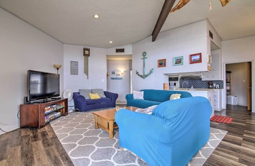 Tow Cottage | Rustic Lake Buchanan Hideaway w/Game Room & Grill