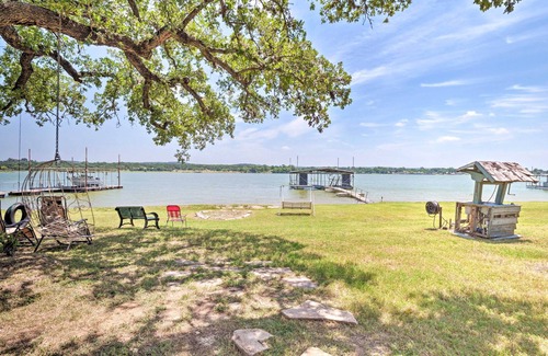 Tow Cottage | Rustic Lake Buchanan Hideaway w/Game Room & Grill