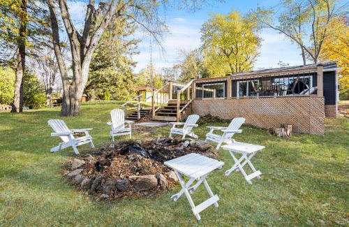 Kirkfield House | Rustic Lakefront Cottage with Fire Pit & Scenic Views