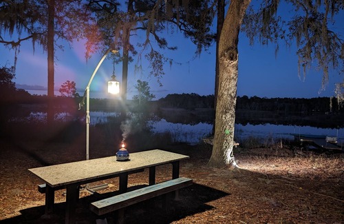 Edgar Apartment | Rustic Lakeview Getaway – Pet Friendly & Free Parking