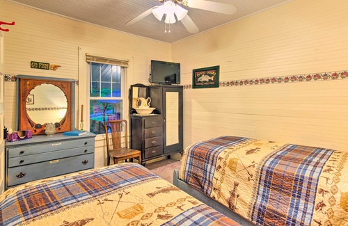 Linville Falls Cottage | Rustic Linville Falls Cottage w/Fire Pit!