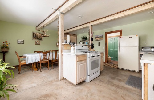 Durango House | Rustic Lodge in the Animas Valley. 5 minutes to Durango, 15 minutes to Purgatory
