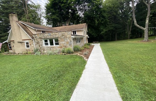 Philipsburg House | Rustic Lodge near Black Moshannon & Penn State