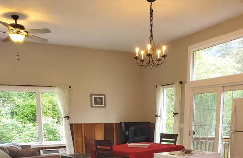 Brookings Cabin | Rustic Lodge - Tree House Cabin in the Mountains of Brookings
