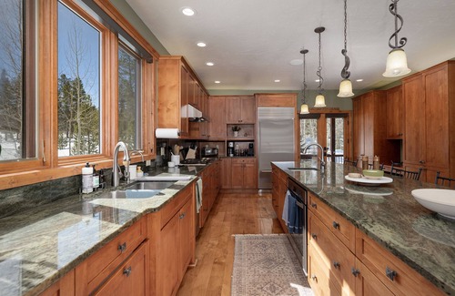 Granby House | Rustic lodge w/game room & hot tub