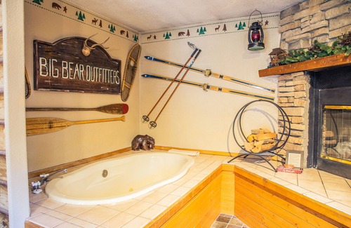 Big Bear Lake Cabin | Rustic lodge with jetted tub - Mountain Spirit #7