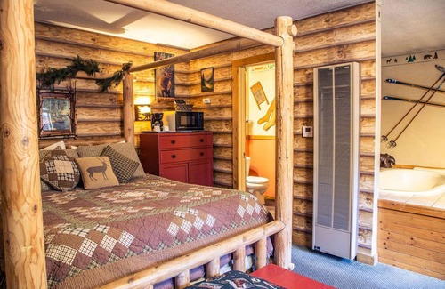 Big Bear Lake Cabin | Rustic lodge with jetted tub - Mountain Spirit #7
