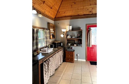 Summertown Cabin | Rustic Log Cabin at End-of-the-Road, on 100 acres