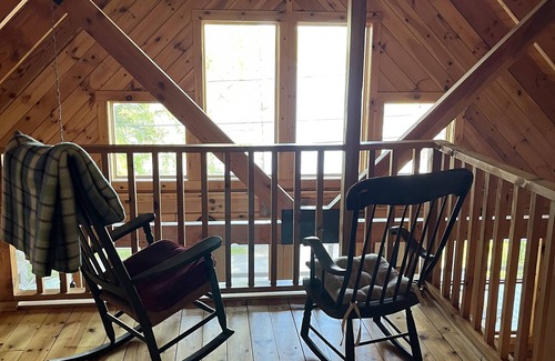 Castleton House | Rustic Log Home at the LAKE