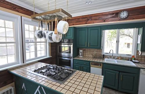 Haines Falls Ski Chalet | Rustic Log with Pool Game room Amazing koi pound just mins from Hunter Mountain