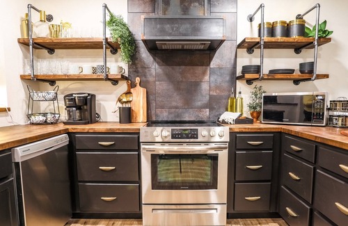 Lubbock House | Rustic-Lux 2 bedroom 2 Bath
