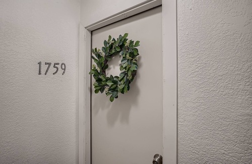 Overland Apartment | Rustic Luxe Studio - Cozy Studio/minutes to Downtown