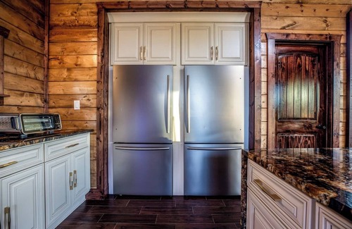 Broken Bow Cabin | Rustic Luxury Lodge Elevated Forest Views Sleeps 18 in Total Comfort