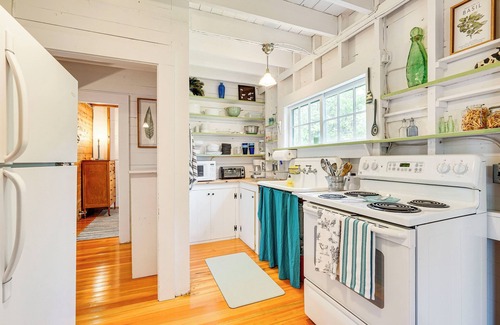 Wilmington Cottage | Rustic Marlboro Cottage: 4 Mi to Lake Raponda!