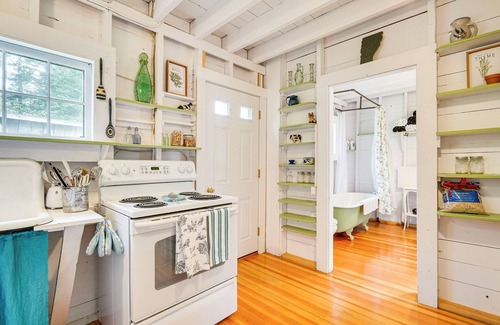 Wilmington Cottage | Rustic Marlboro Cottage: 4 Mi to Lake Raponda!