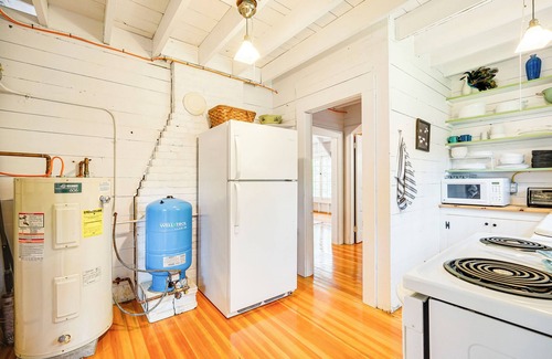 Wilmington Cottage | Rustic Marlboro Cottage: 4 Mi to Lake Raponda!