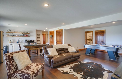 Greenfield Apartment | Rustic Missouri Vacation Rental w/Hill Views!