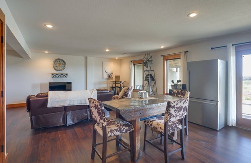 Greenfield Apartment | Rustic Missouri Vacation Rental w/Hill Views!