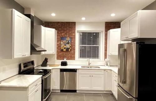 Allentown Apartment | Rustic, Modern and Luxury 2BR Apartment with Parking