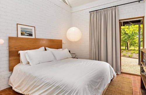 Flinders House | Rustic modern Flinders family retreat