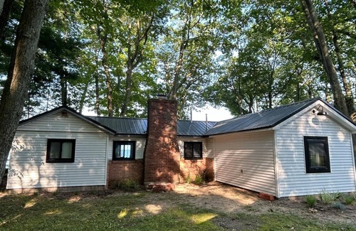Whitney Township Cottage | Rustic-Modern Lake Huron Retreat: 3BR Sleeps 10, Sandy Beach in Tawas/Au Gres!