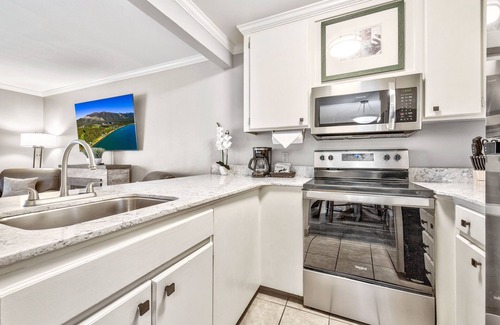 Lakeside Park Condo | Rustic Mountain Condo | Near Ski Lifts