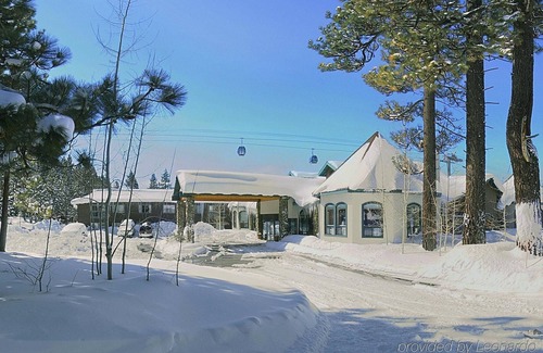 Lakeside Park Condo | Rustic Mountain Condo | Near Ski Lifts