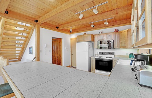 Three Peaks House | Rustic Mountain Escape with Panoramic Views