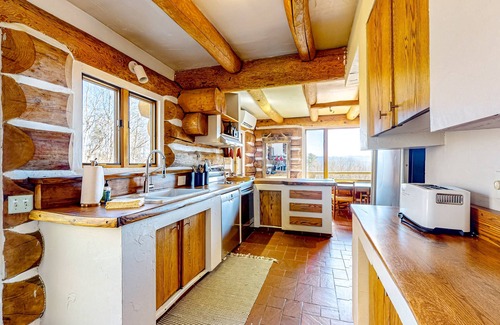 Littleton House | Rustic mountain-view cabin with private deck & fireplaces
