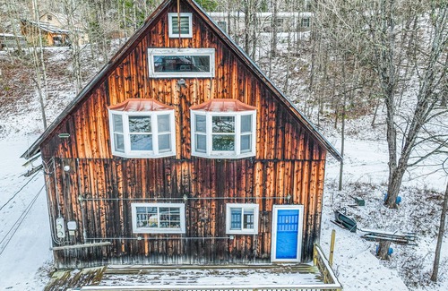 Rochester House | Rustic mountain-view home with firepit & washer/dryer - skiing & golf nearby