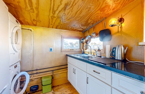 Rockport House | Rustic Oceanfront Studio on Rockport Harbor, Wifi, Loft