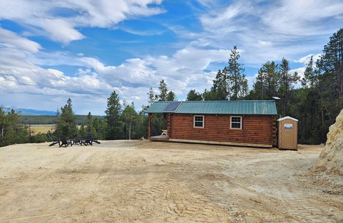 Leadville Cabin | Rustic Off-Grid Mountain Cabin
