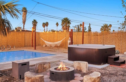 Twentynine Palms House | Rustic Palms Oasis: In-Ground Pool, HotTub,Firepit